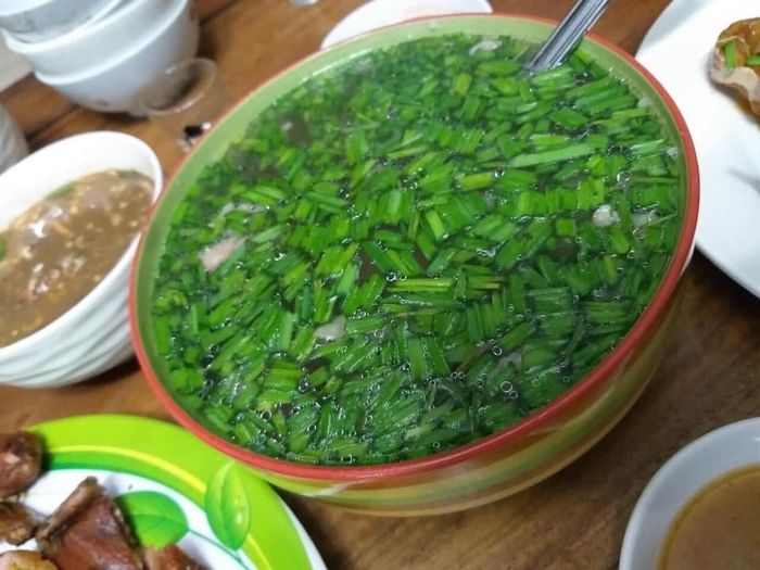 Người phụ nữ Quảng Nam giúp 20 người chạy bão còn mời cơm cho ấm bụng
