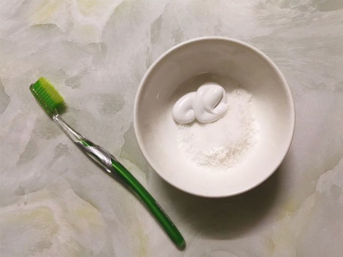 5 cách diệt sạch mụn đầu đen ở mũi: Kết hợp kem đánh răng và muối