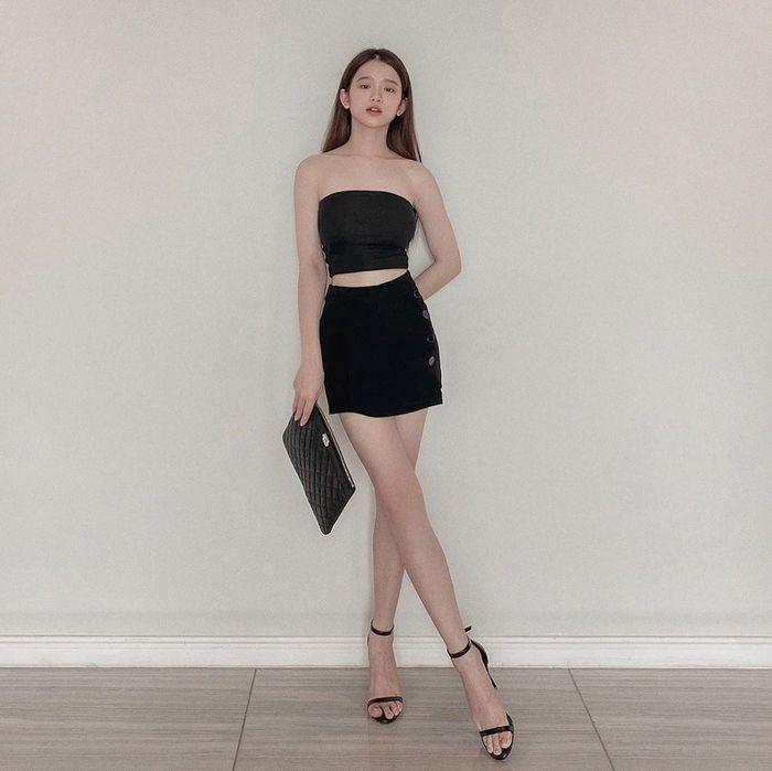 Hot girl Linh Ka tuổi 18: cơ thể ngày càng hoàn hảo