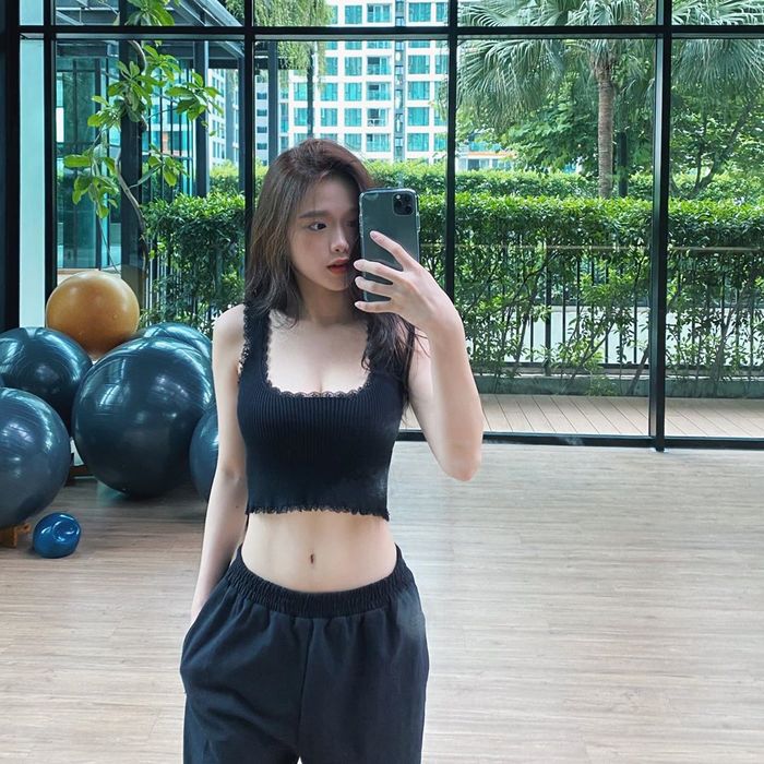 Hot girl Linh Ka tuổi 18: cơ thể ngày càng hoàn hảo