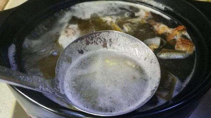 Mẹo hầm xương: Đừng thêm hạt nêm, cứu nước hầm đục bằng khoai tây
