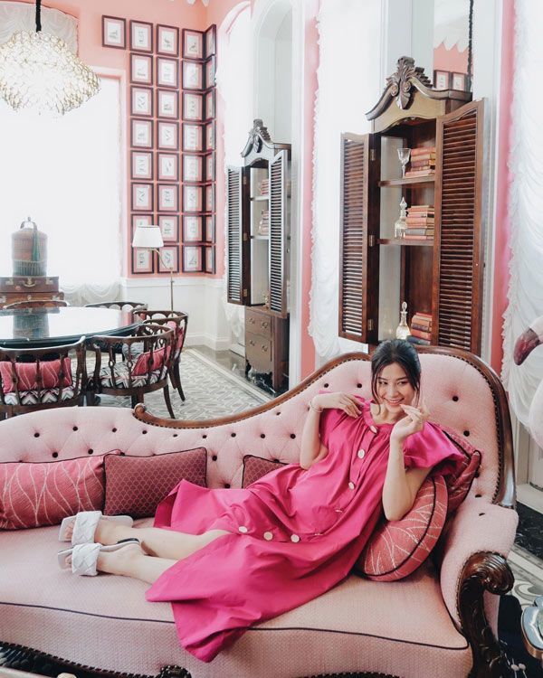 Đông Nhi chuộng mang dép lê trong những tháng cuối thai kỳ