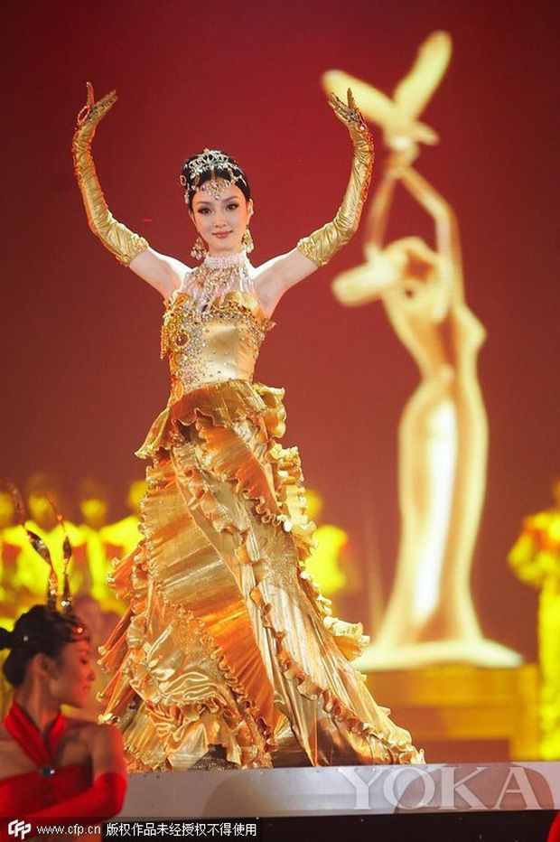 So kè màn múa của 8 Nữ thần Kim Ưng Cbiz