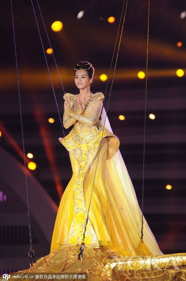 So kè màn múa của 8 Nữ thần Kim Ưng Cbiz