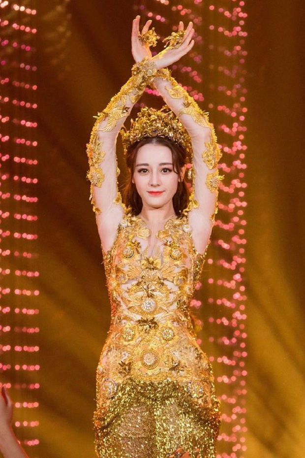 So kè màn múa của 8 Nữ thần Kim Ưng Cbiz