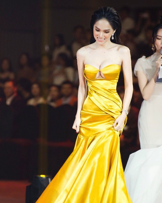 Sao Việt mặc váy lụa: Midu tái mặt vì lộ chỗ nhạy cảm