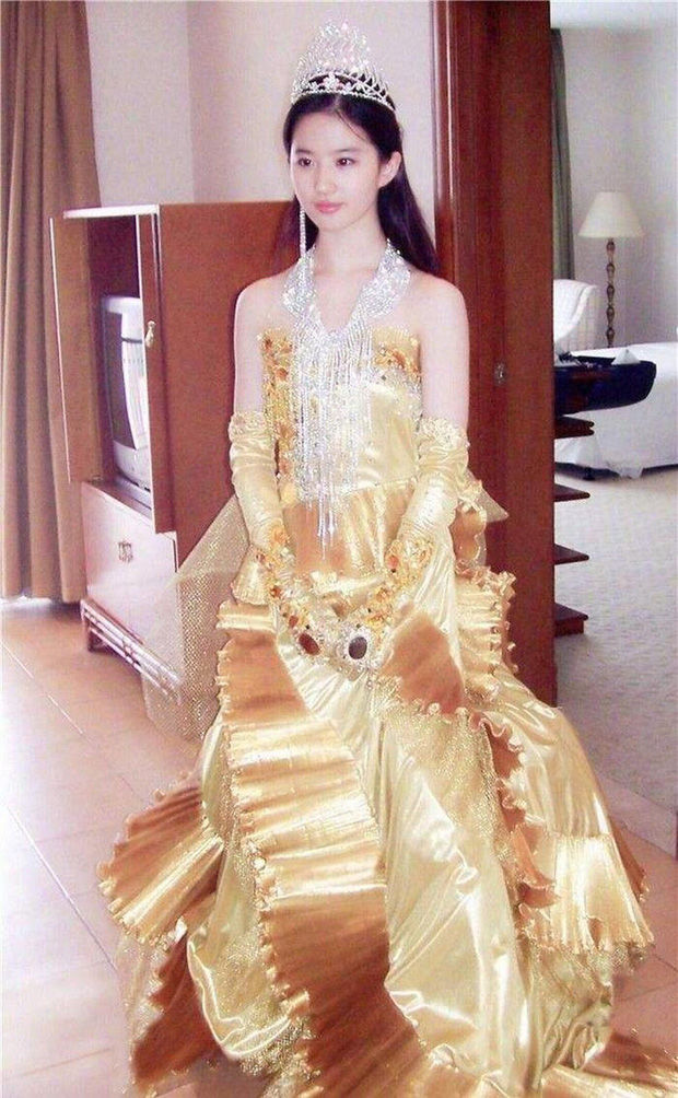So kè màn múa của 8 Nữ thần Kim Ưng Cbiz