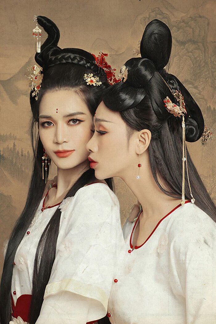 Sao Việt cosplay chị Hằng Nga: Ngọc Trinh được khen xinh đẹp