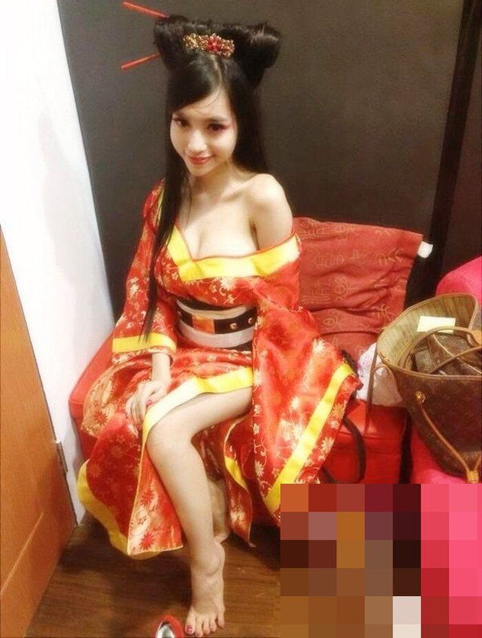 Sao Việt cosplay chị Hằng Nga: Ngọc Trinh được khen xinh đẹp