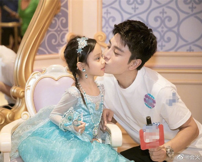 Điềm hinh- Ái nữ nhà Lý Tiểu Lộ ngày càng ra dáng tiểu mỹ nhân