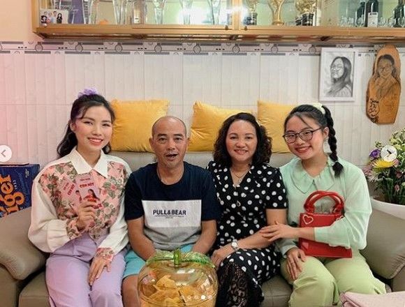 Chị gái Phương Mỹ Chi đồng hành cùng em từ những ngày đầu đi hát