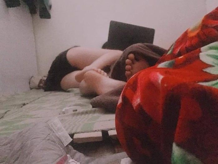 Dẫn bạn trai về phòng ứ hự, được bạn góp ý còn tỏ vẻ thách thức