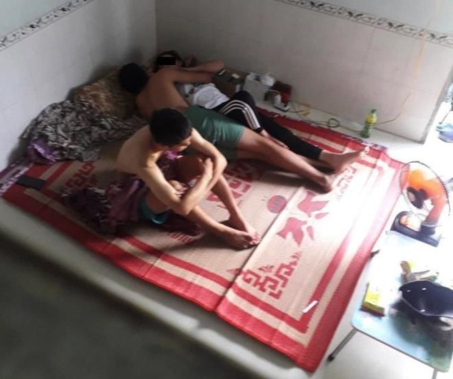 Dẫn bạn trai về phòng ứ hự, được bạn góp ý còn tỏ vẻ thách thức
