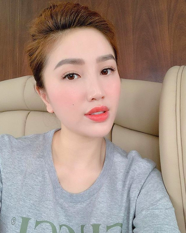 Bảo Thy đi cứu trợ miền Trung, tiết lộ lý do cười tươi rói