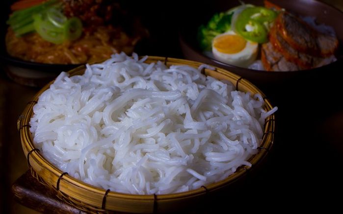 Phân biệt bún thật - giả chỉ với 1 chén nước mắm: Bún giả khó ngấm