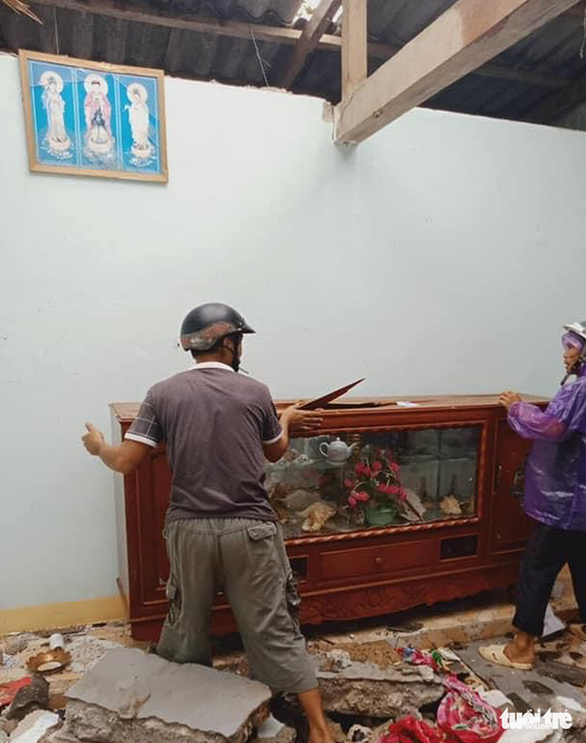 Cập nhật mới: Đảo Lý Sơn tan hoang khi bão số 9 càn quét qua