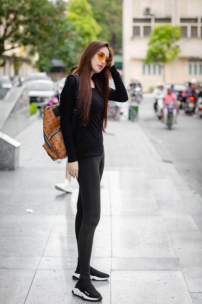 Mai Phương Thúy lăng xê kiểu quần tua rua