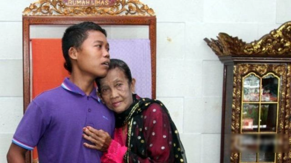 3 năm sau đám cưới, cuộc sống của cặp đôi bà cháu cách 55 tuổi ra sao?