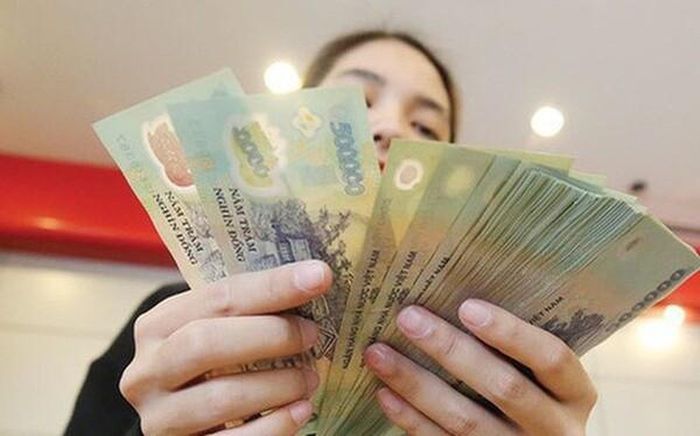 Dọn tủ ra 5 bao đồ bỏ đi, vợ chồng hiểu lý do lương 40 triệu vẫn thiếu