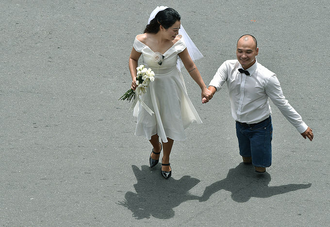 Chuyện tình cổ tích của cô gái vẽ áo dài và chàng kình ngư không chân