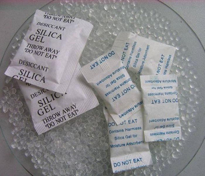 Con 3 tuổi nuốt hạt hút ẩm, bác sĩ khen cách xử trí của người mẹ