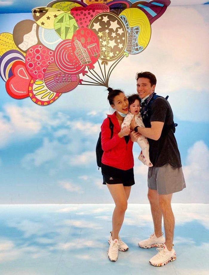 Cuộc sống bỉm sữa của Hoàng Oanh ở Singapore