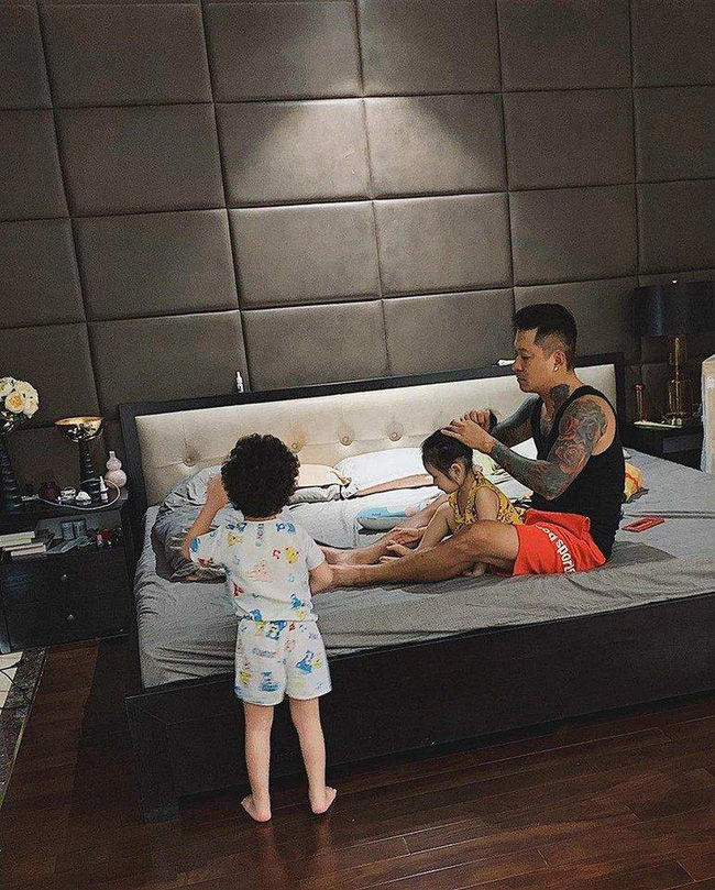 Sau 3 tháng tạm nghỉ hát, cuộc sống hiện tại của Tuấn Hưng ra sao?