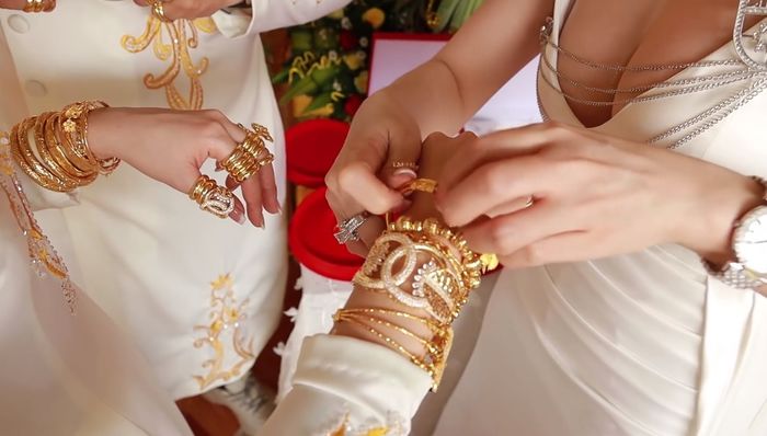 Cuộc sống hiện tại của cô dâu được chị tặng 2,5 tỷ đồng, 49 cây vàng