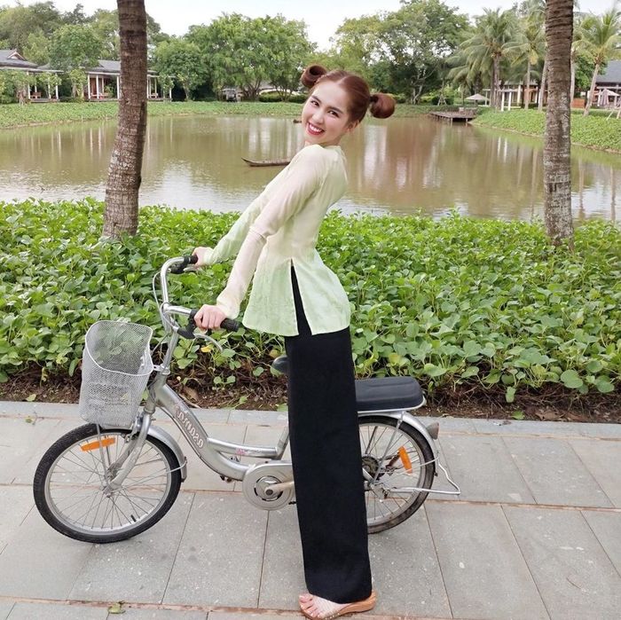 Sao Việt đọ sắc với áo bà ba: Ngọc Trinh gây thương nhớ