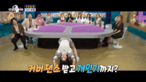 Tài lẻ không đụng hàng của idol K-pop: Dahyun vặn người 180 độ