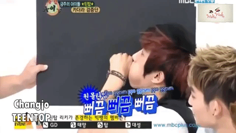 Tài lẻ không đụng hàng của idol K-pop: Dahyun vặn người 180 độ