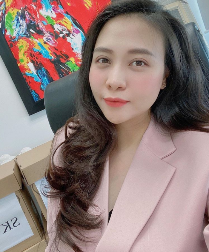 Đọ sắc hot mom Vbiz sau 1 tháng ở cữ: Nhật Linh đã có eo con kiến