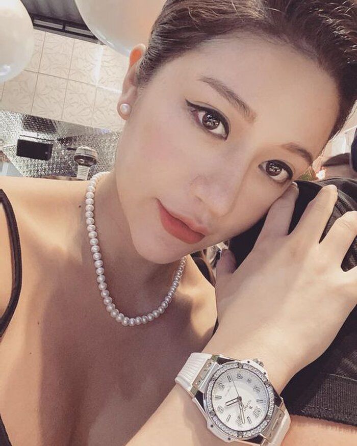 Đọ sắc hot mom Vbiz sau 1 tháng ở cữ: Nhật Linh đã có eo con kiến
