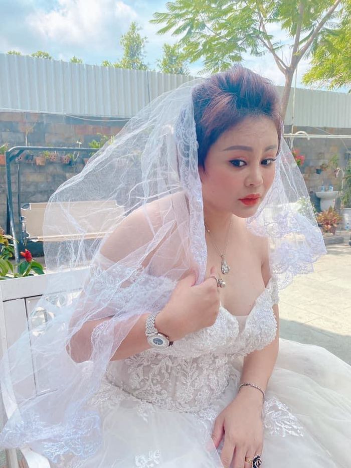 Ảnh thời trẻ của nữ nghệ sĩ hài đình đám