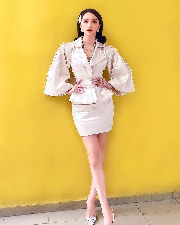 Bộ sưu tập giày hiệu của Hương Giang