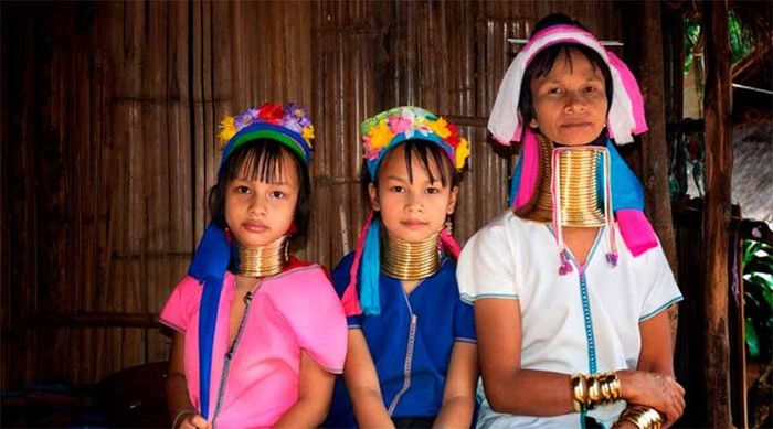 Giật mình với cách làm đẹp của phụ nữ xưa: Cắt máu để da trắng