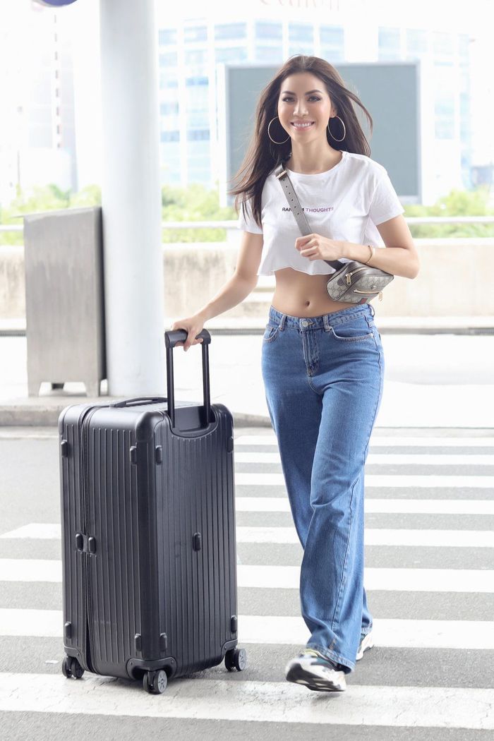 Gu thời trang sân bay của mỹ nhân Việt