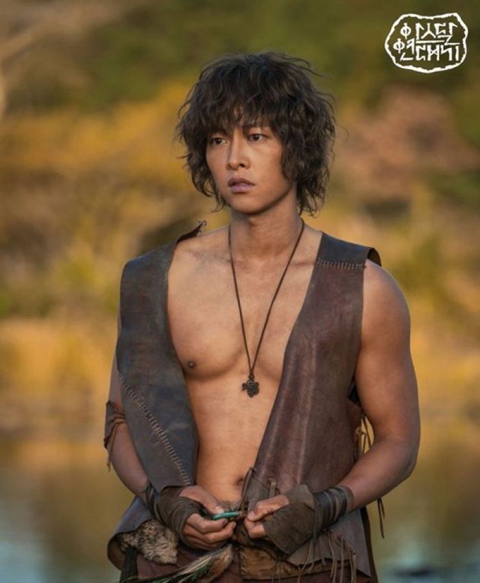 Hậu ly hôn Song Joong Ki liên tiếp vướng vận đen