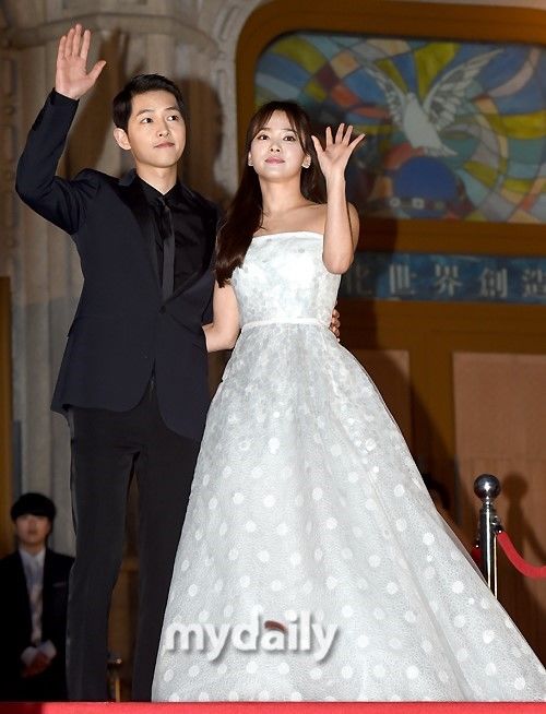 Hậu ly hôn Song Joong Ki liên tiếp vướng vận đen