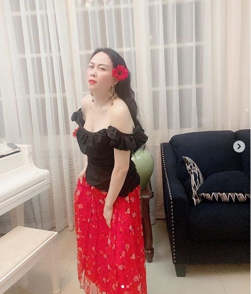 Hậu sinh con cho Quách Ngọc Ngoan, style Phượng Chanel ngày càng sến