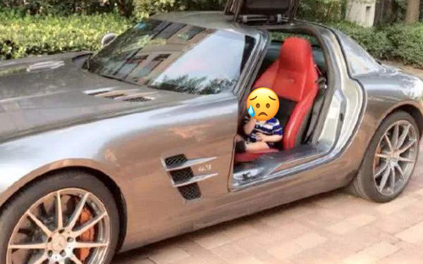 Mẹ trẻ bức xúc vì bị hội phụ huynh mỉa mai khi lái xe 20 tỷ đi đón con