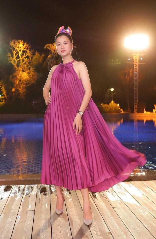 Lâm Vỹ Dạ ngày càng sành điệu
