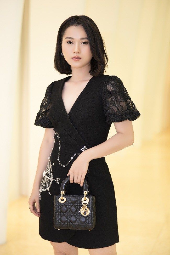 Lâm Vỹ Dạ ngày càng sành điệu
