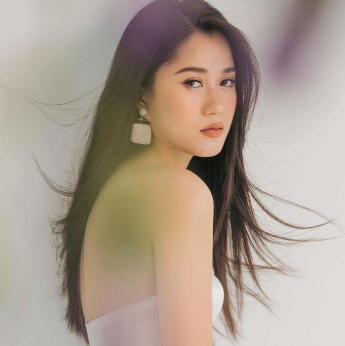 Lâm Vỹ Dạ ngày càng sành điệu