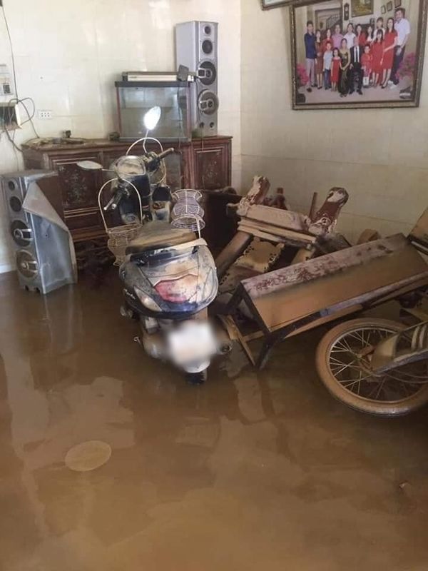 Miền Trung tan hoang, người dân trắng tay chỉ còn bùn đất và nghèo khó