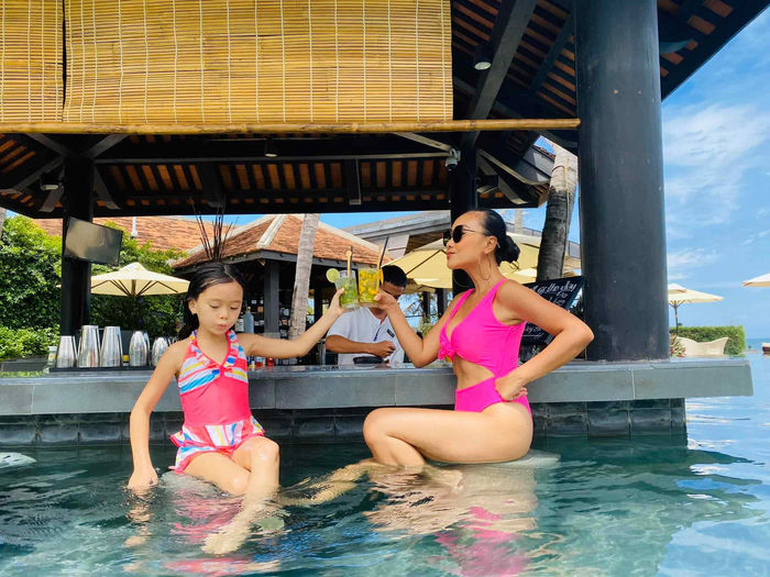 Mới 7 tuổi, ái nữ nhà Đoan Trang đã ra dáng siêu mẫu tương lai