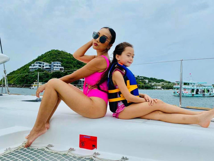 Mới 7 tuổi, ái nữ nhà Đoan Trang đã ra dáng siêu mẫu tương lai