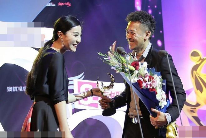 Sao Cbiz chạm mặt tình cũ: Phạm Băng Băng gượng gạo vẫn tươi cười