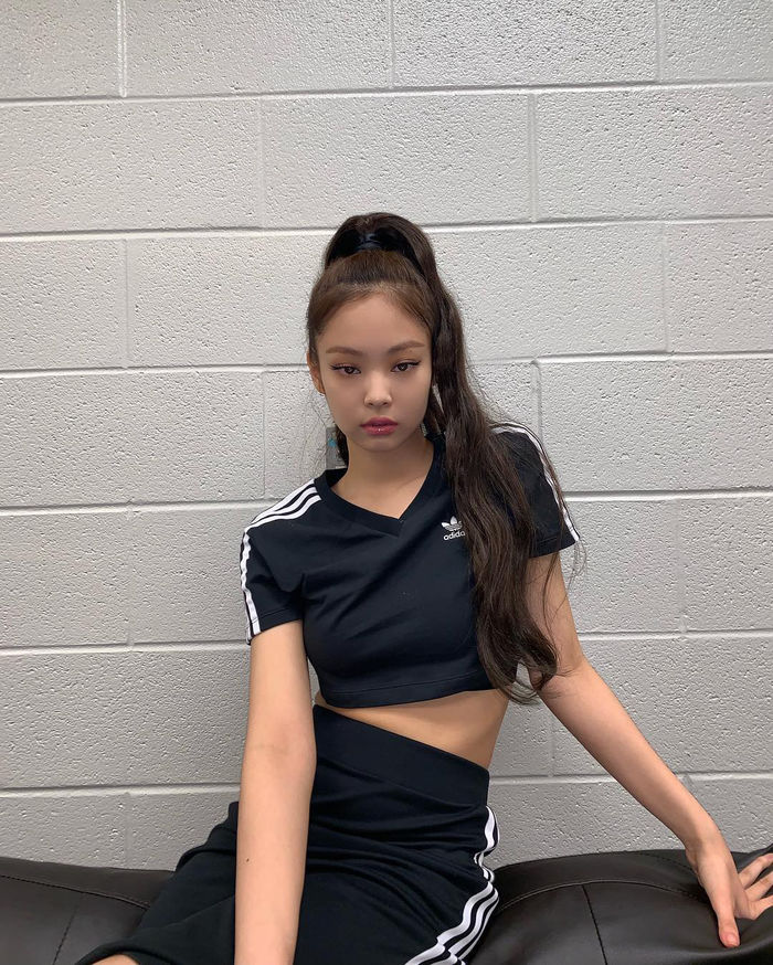 Mỹ nhân lộ eo ngấn mỡ vì lỗi mặc áo croptop khoe dáng