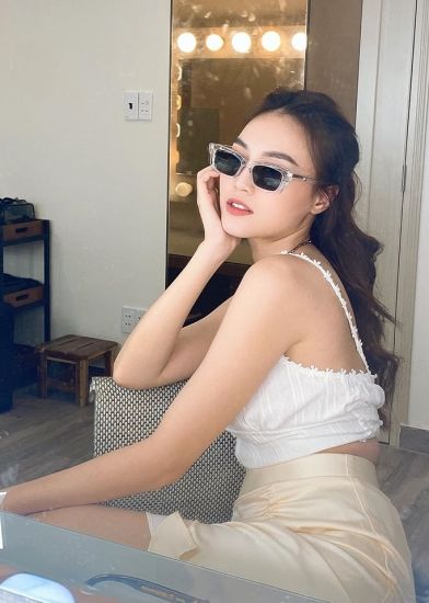 Mỹ nhân lộ eo ngấn mỡ vì lỗi mặc áo croptop khoe dáng